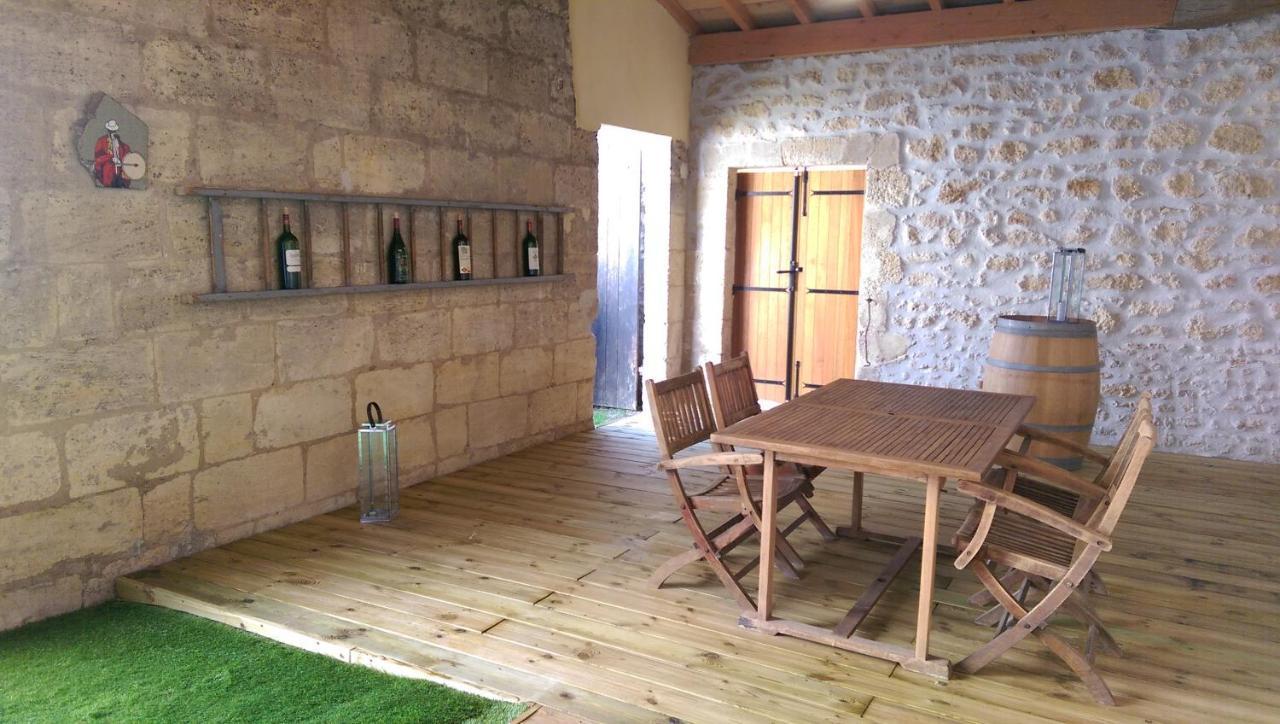 Au Coeur Des Vignobles Bed and Breakfast Saint-Estèphe Εξωτερικό φωτογραφία