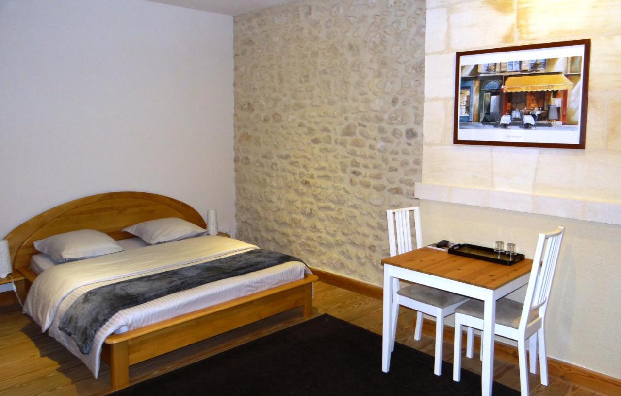 Au Coeur Des Vignobles Bed and Breakfast Saint-Estèphe Εξωτερικό φωτογραφία