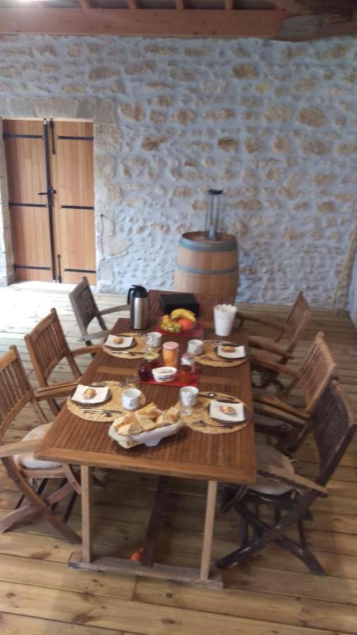 Au Coeur Des Vignobles Bed and Breakfast Saint-Estèphe Εξωτερικό φωτογραφία